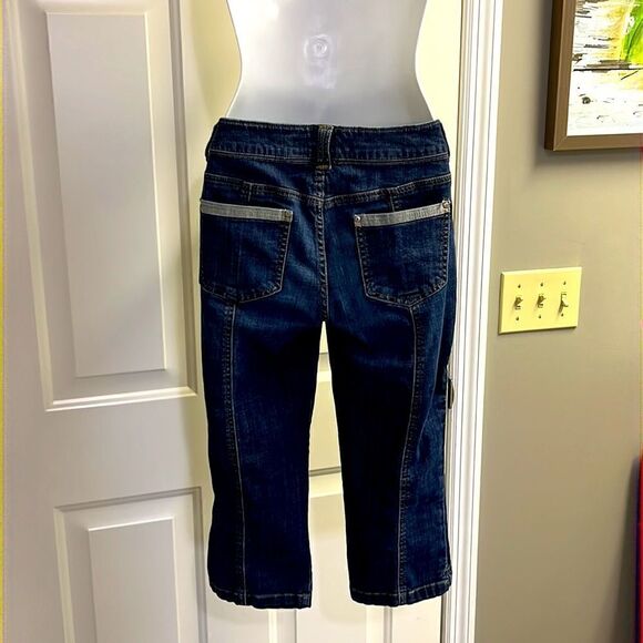 Chico’s Dark Wash Boyfriend Peddle Pushers with Vertical Back Leg Hem- Size 0 - Picture 5 of 9